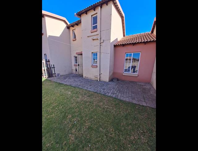3 BEDROOM TOWNHOUSE FOR SALE IN ILLIONDALE